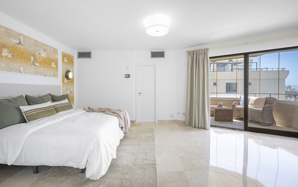 2 Bedroom Apartment for Sale in Estepona — 9