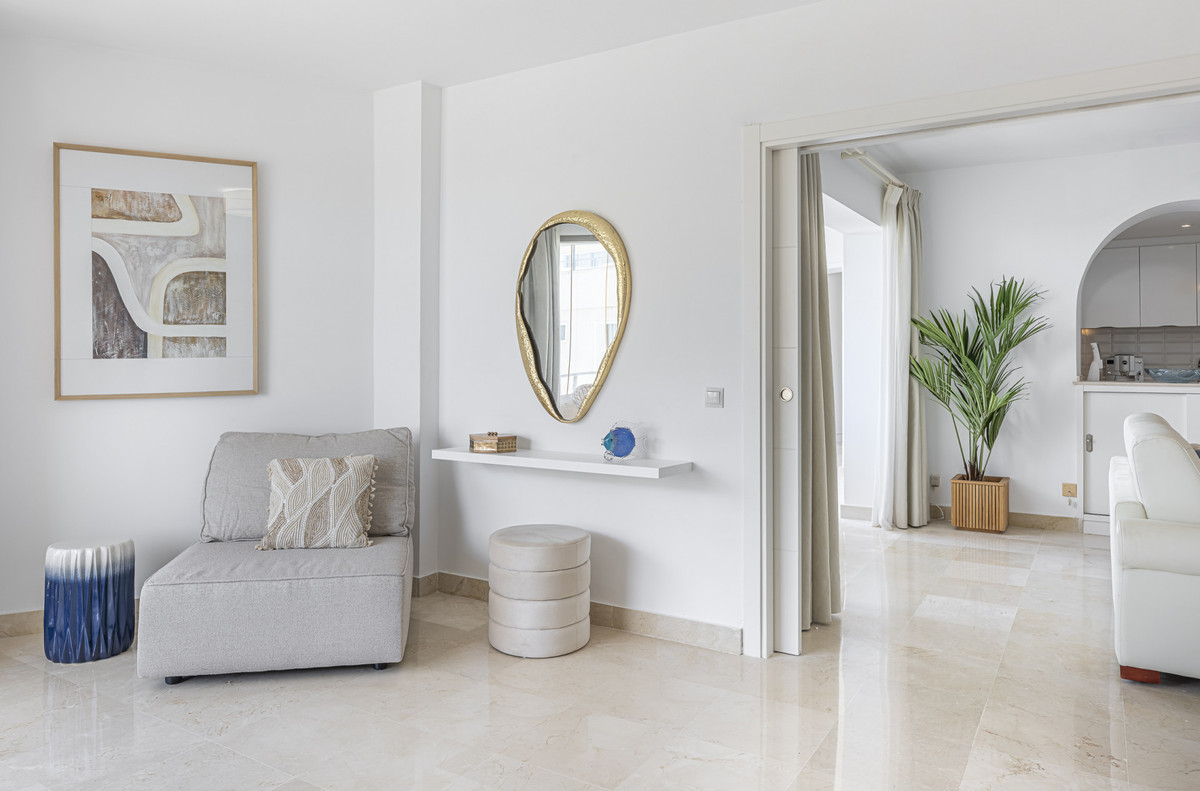 2 Bedroom Apartment for Sale in Estepona — view 10