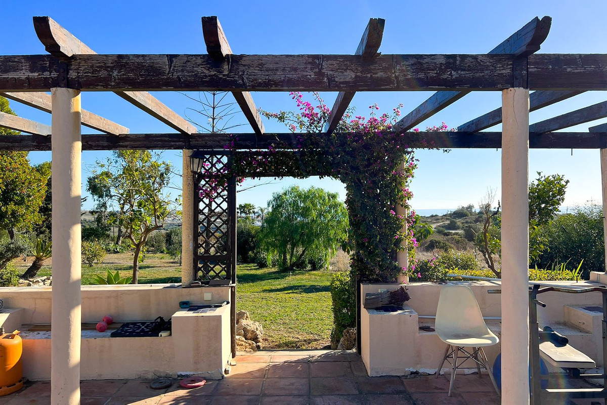 4 Bedroom Villa for Sale in Estepona — 9