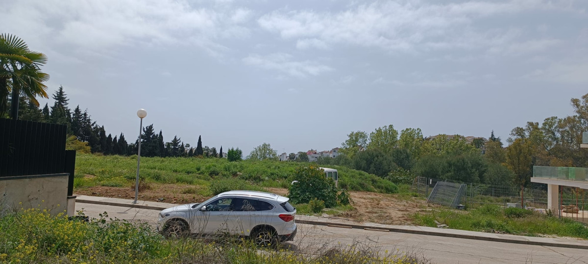 Plot for Sale in The Golden Mile — 2