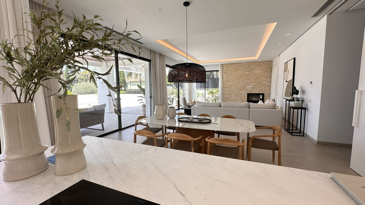 5 Bedroom Villa for Sale in Marbella — 3