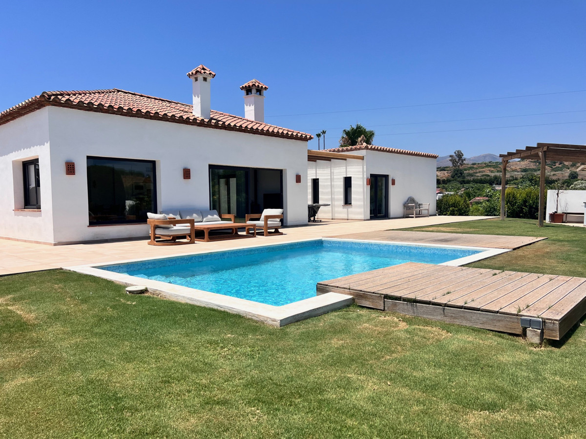 3 Bedroom Villa for Sale in New Golden Mile