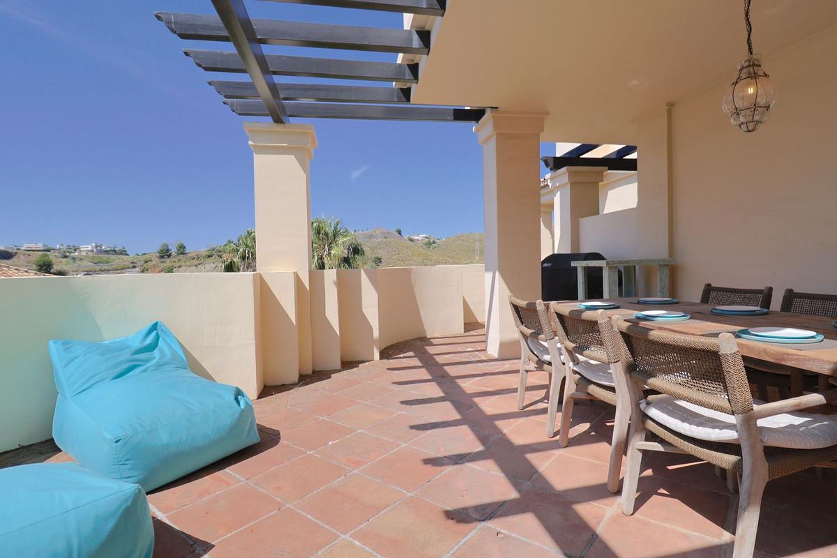 2 Bedroom Apartment for Sale in Benahavís — 2