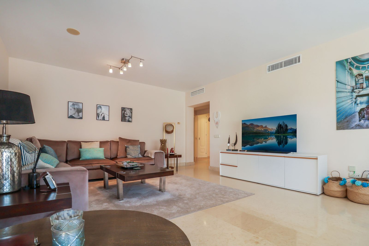 2 Bedroom Apartment for Sale in Benahavís — 7