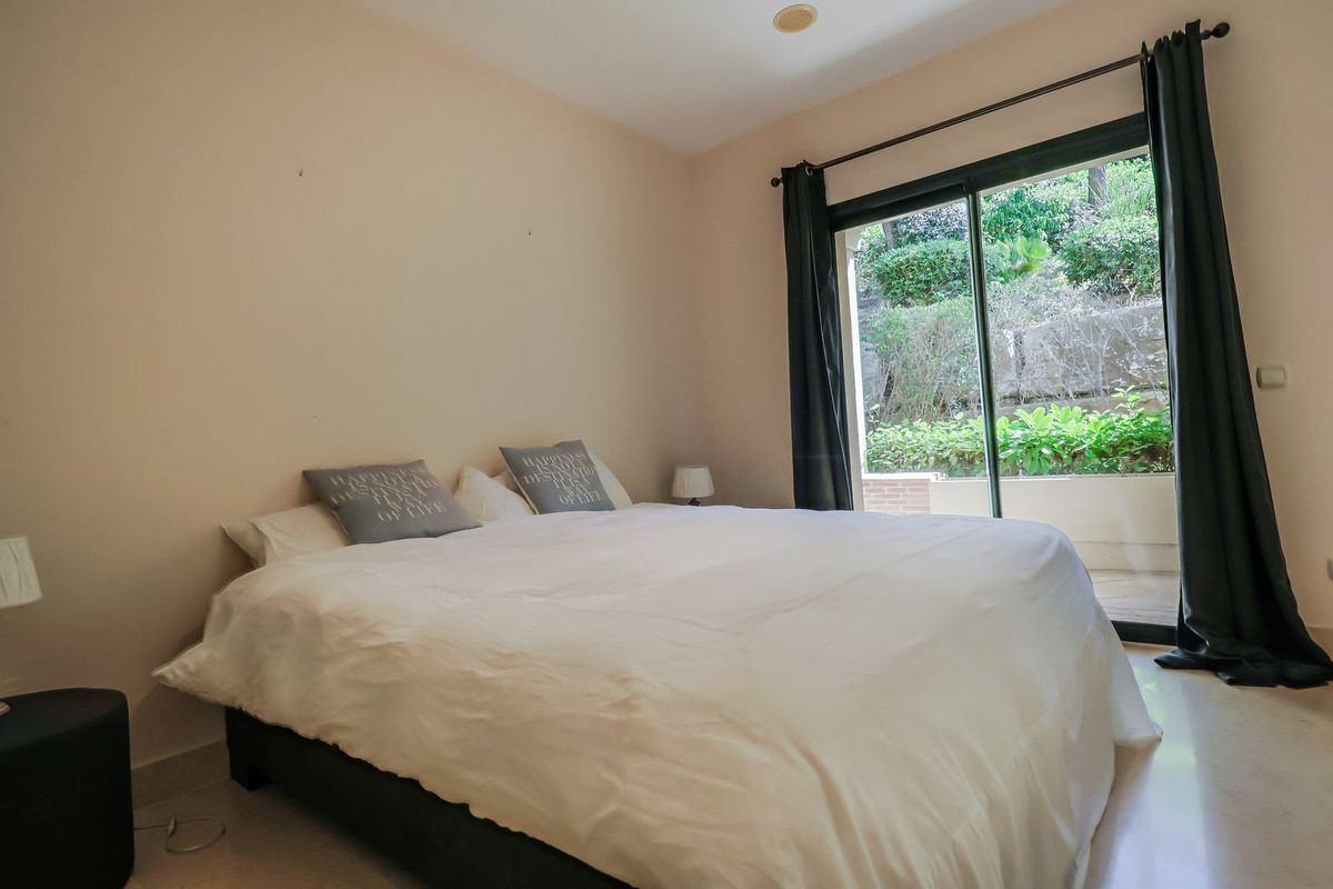 2 Bedroom Apartment for Sale in Benahavís — 8