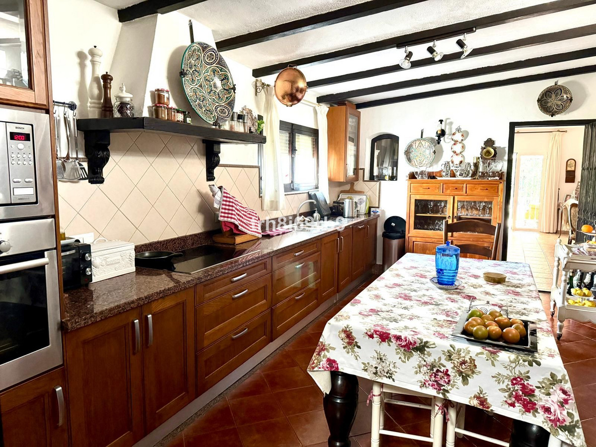 4 Bedroom Villa for Sale in Atalaya — 5