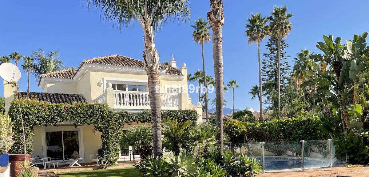 3 Bedroom Villa for Sale in New Golden Mile