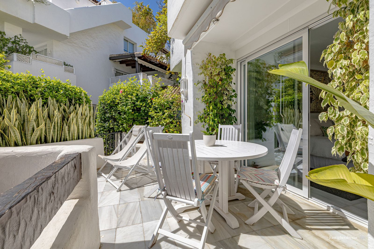 2 Bedroom Apartment for Sale in Estepona — 9