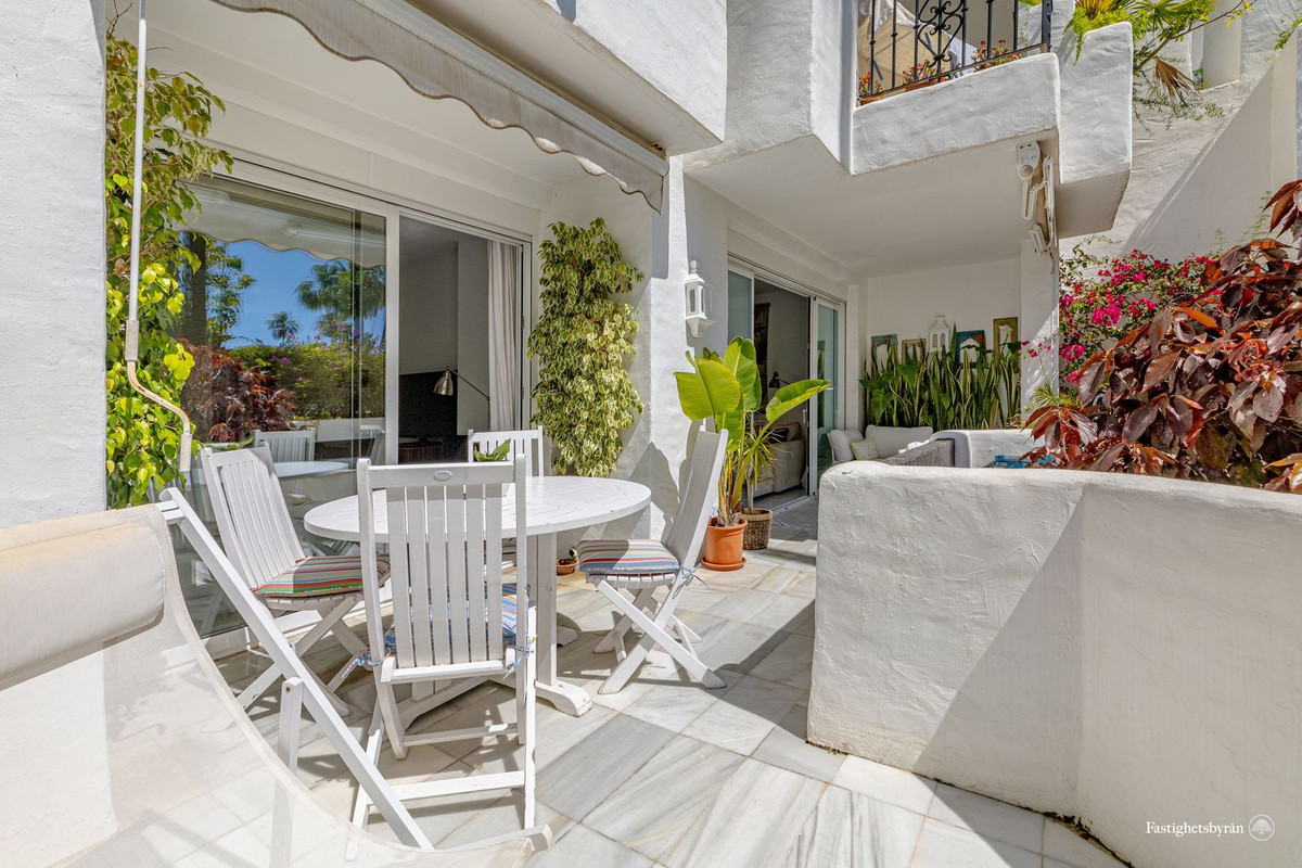 2 Bedroom Apartment for Sale in Estepona — view 10