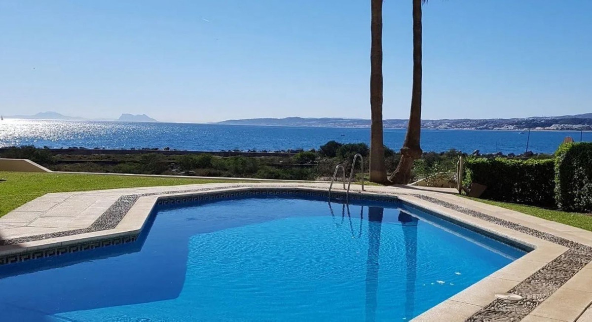 2 Bedroom Apartment for Sale in Estepona