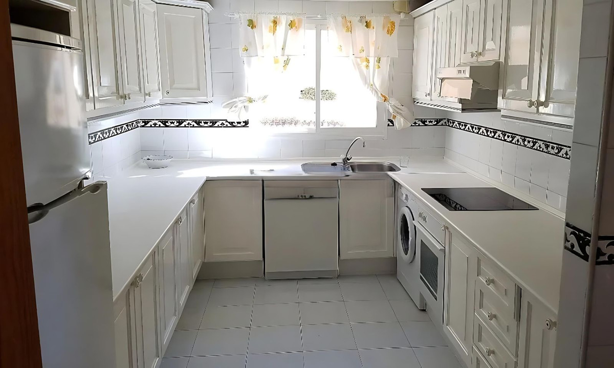 2 Bedroom Apartment for Sale in Estepona — 3