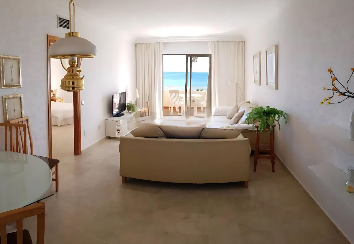 2 Bedroom Apartment for Sale in Estepona — view 10