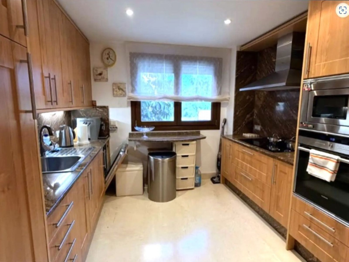 3 Bedroom Apartment for Sale in Estepona — 3