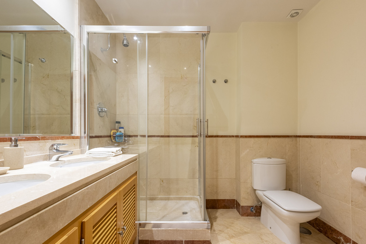 2 Bedroom Apartment for Sale in Puerto Banús — 4