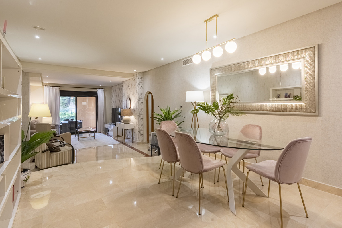 2 Bedroom Apartment for Sale in Puerto Banús — 5