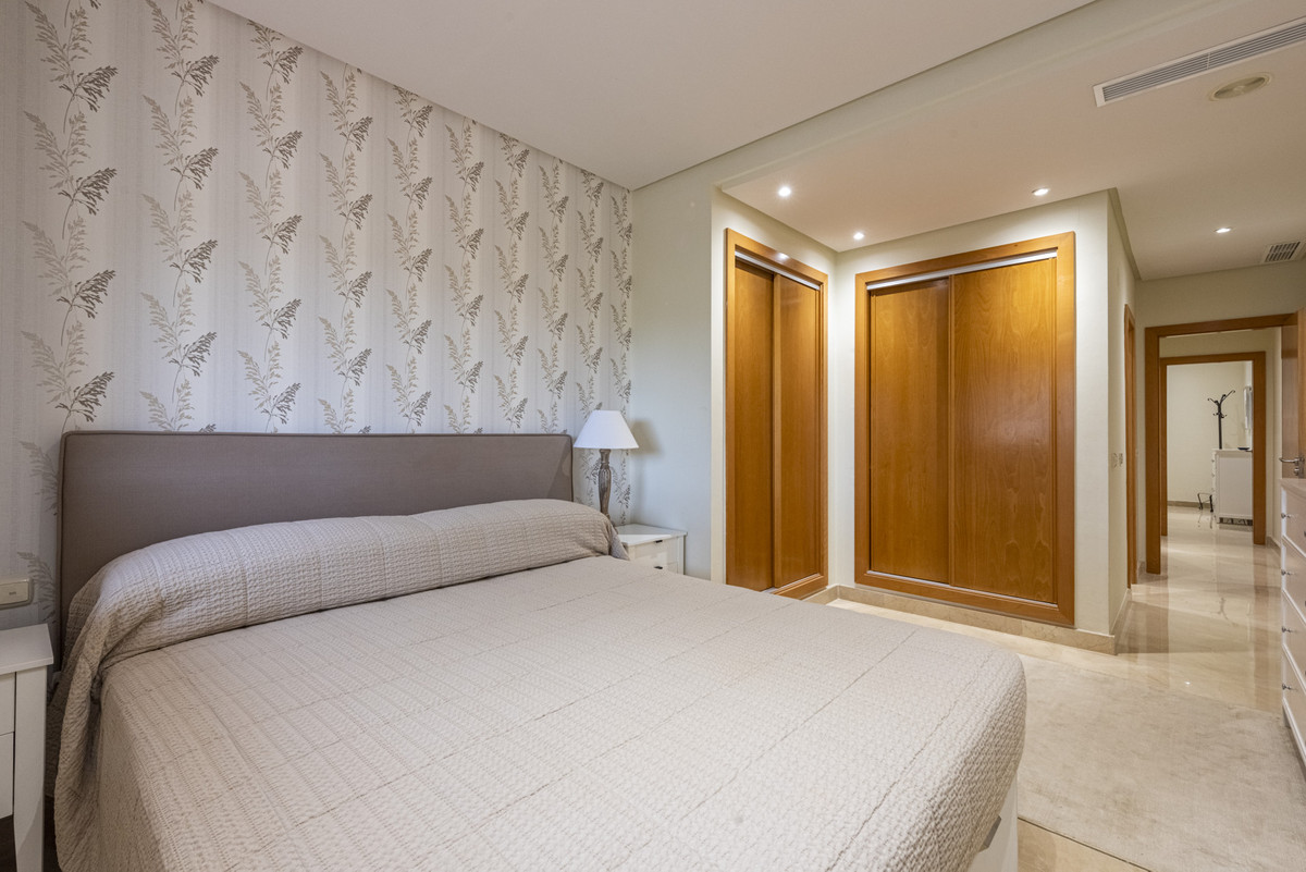 2 Bedroom Apartment for Sale in Puerto Banús — 6
