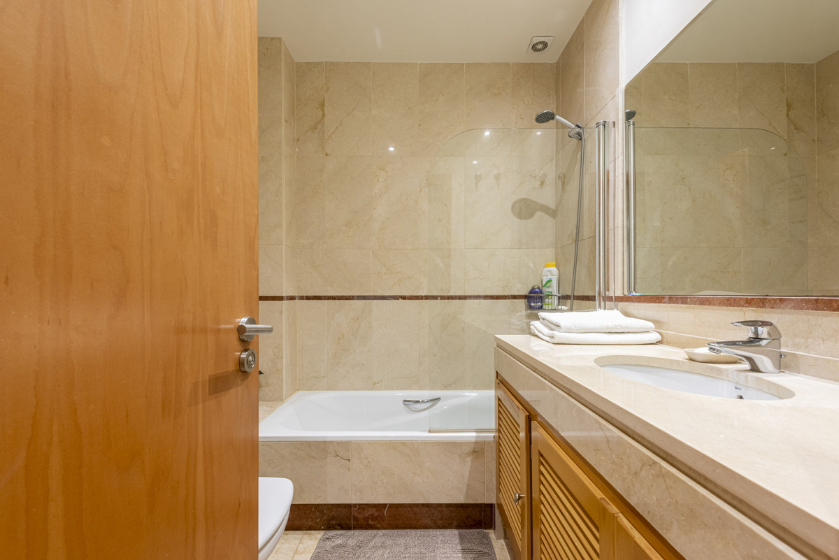 2 Bedroom Apartment for Sale in Puerto Banús — 9