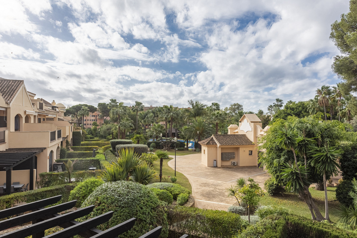2 Bedroom Apartment for Sale in Puerto Banús — view 10