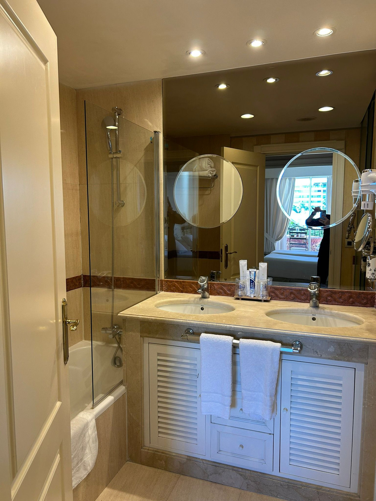 2 Bedroom Apartment for Sale in The Golden Mile — 9