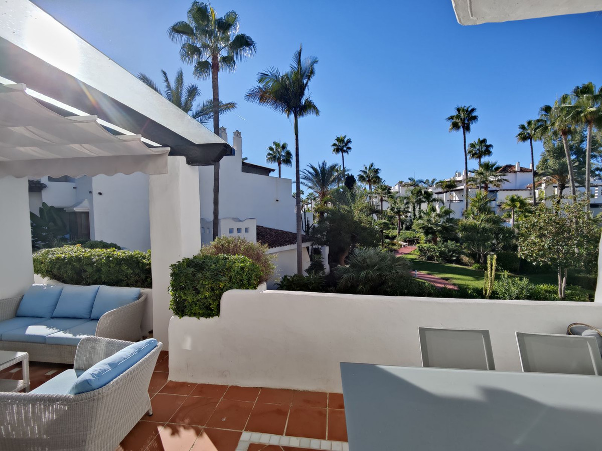 3 Bedroom Apartment for Sale in Puerto Banús — 3