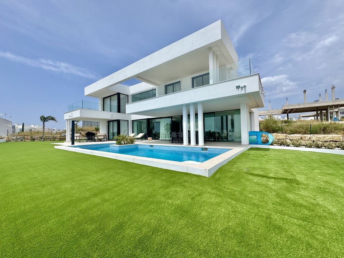 6 Bedroom Villa for Sale in Cancelada — 2