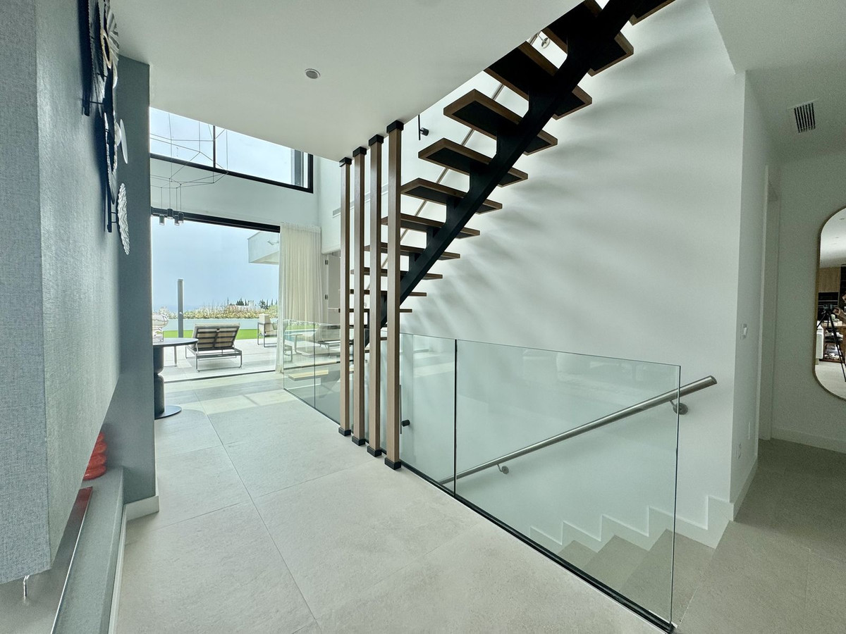 6 Bedroom Villa for Sale in Cancelada — 3