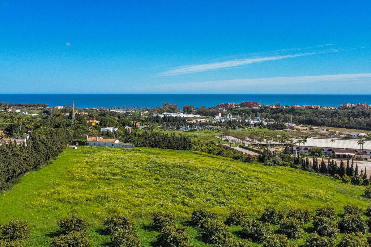 Plot for Sale in Estepona — 2
