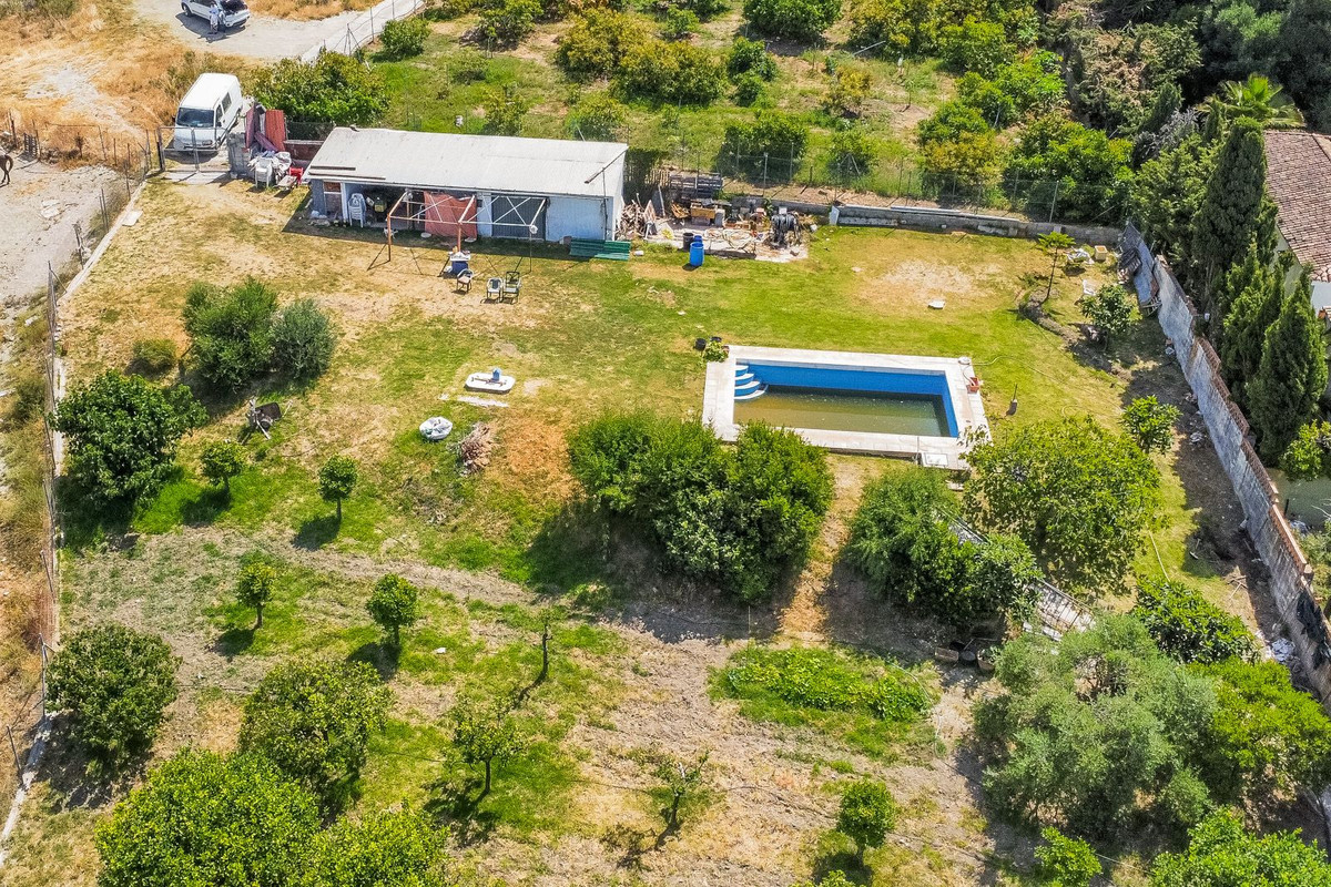 Plot for Sale in Estepona — 2