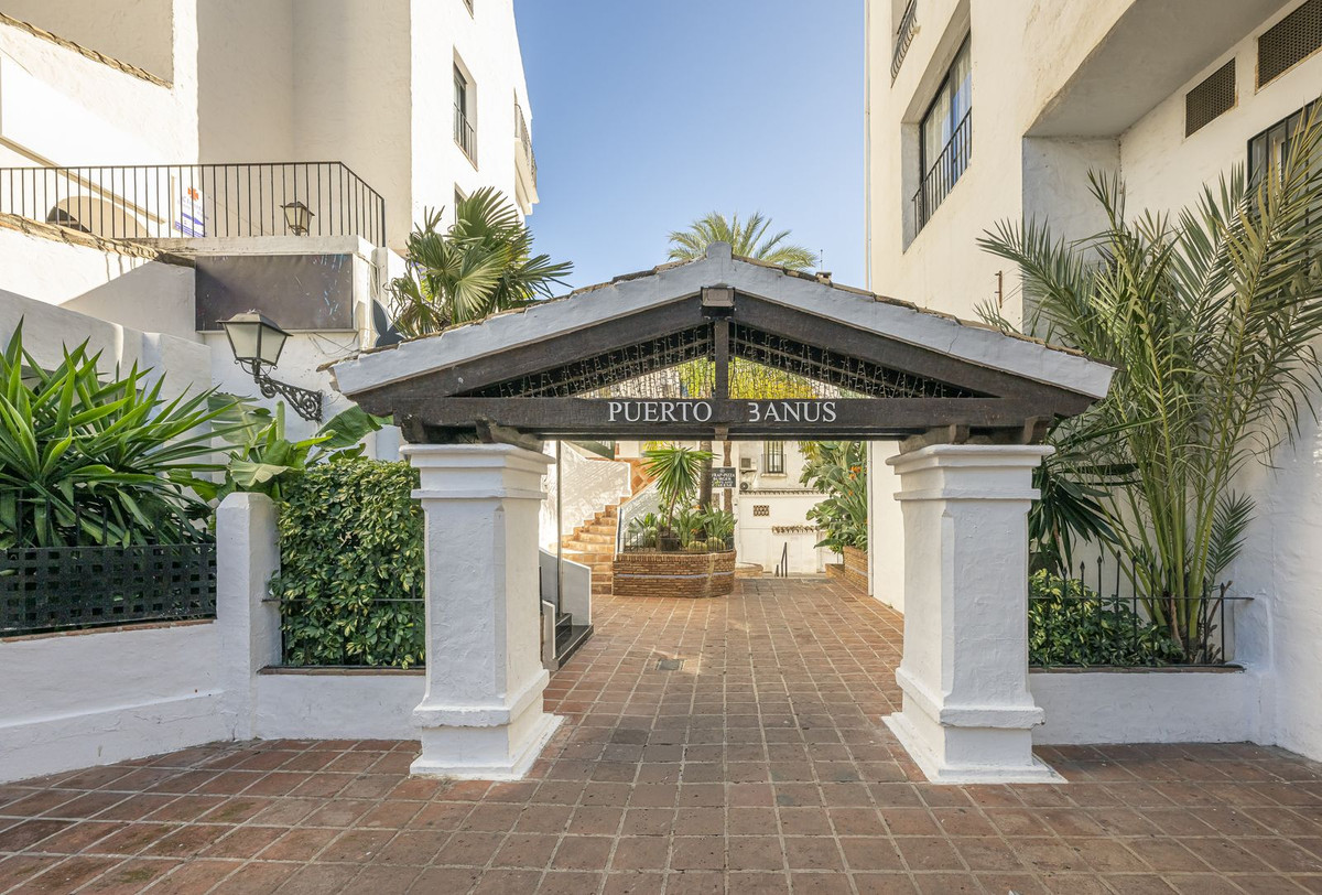 2 Bedroom Apartment for Sale in Puerto Banús — 4