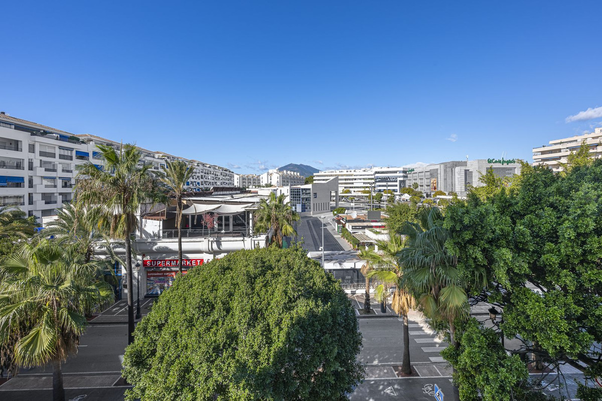 2 Bedroom Apartment for Sale in Puerto Banús — 6
