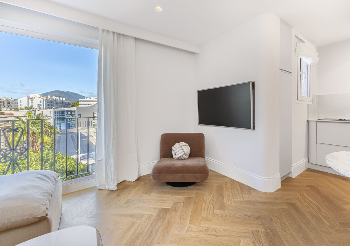 2 Bedroom Apartment for Sale in Puerto Banús — 9