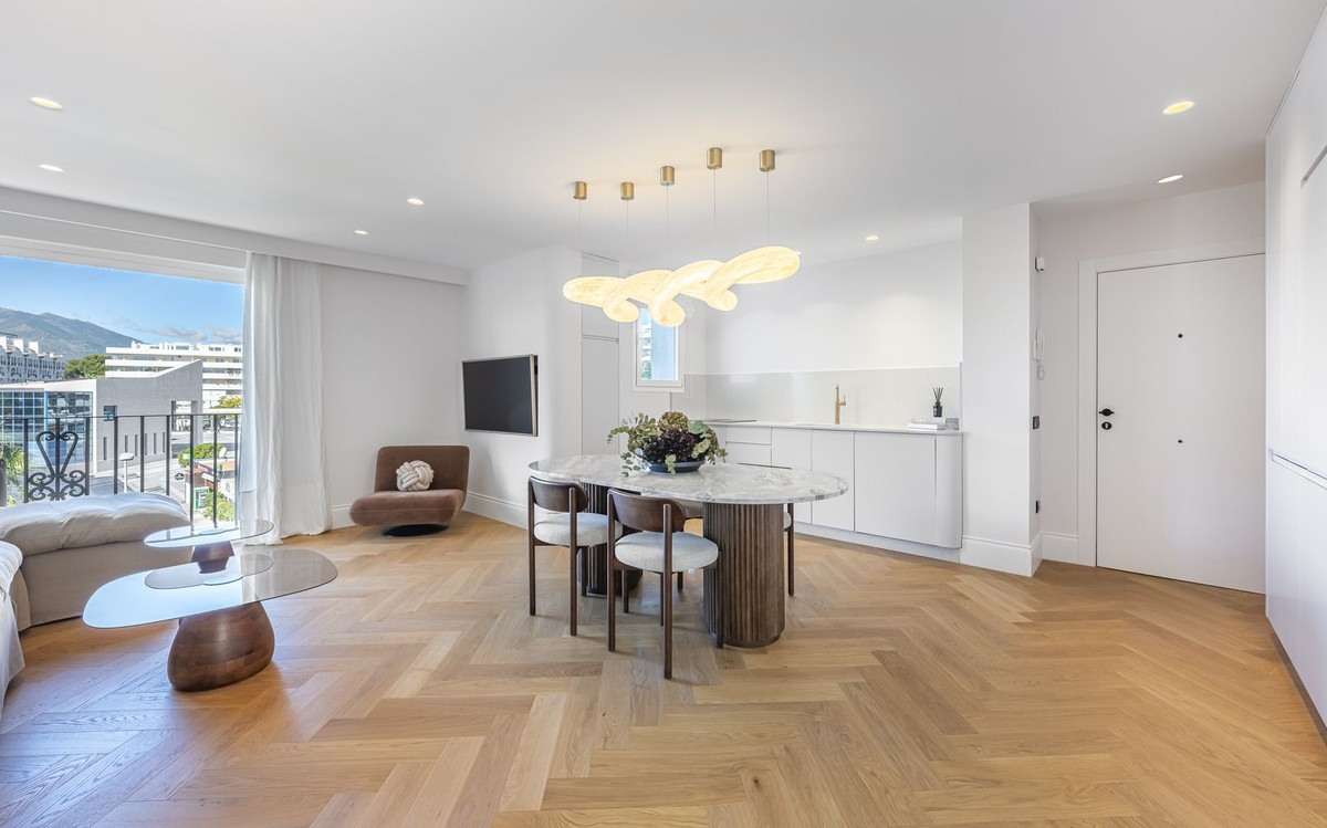 2 Bedroom Apartment for Sale in Puerto Banús — view 10