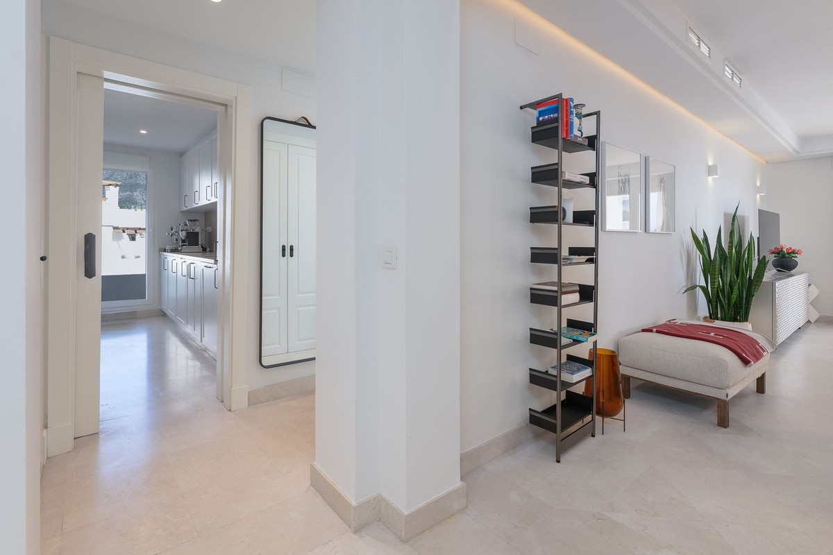 2 Bedroom Apartment for Sale in Nueva Andalucía — 4