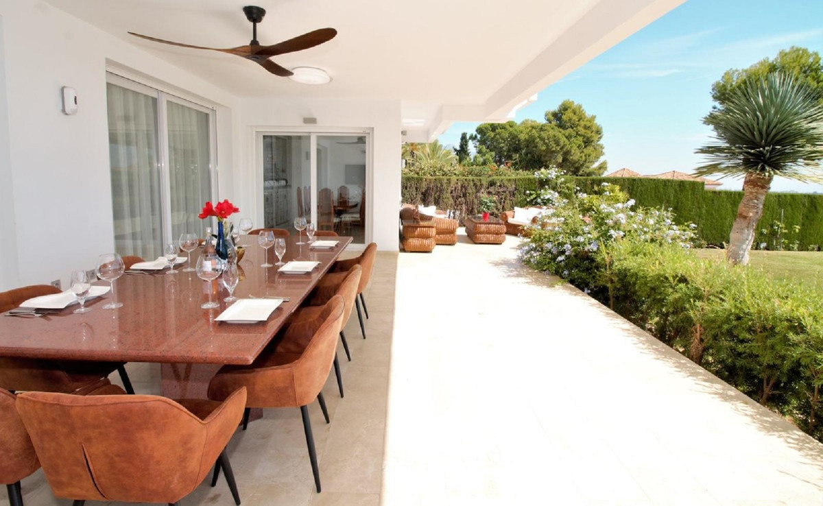 10 Bedroom Villa for Sale in El Paraiso — 6