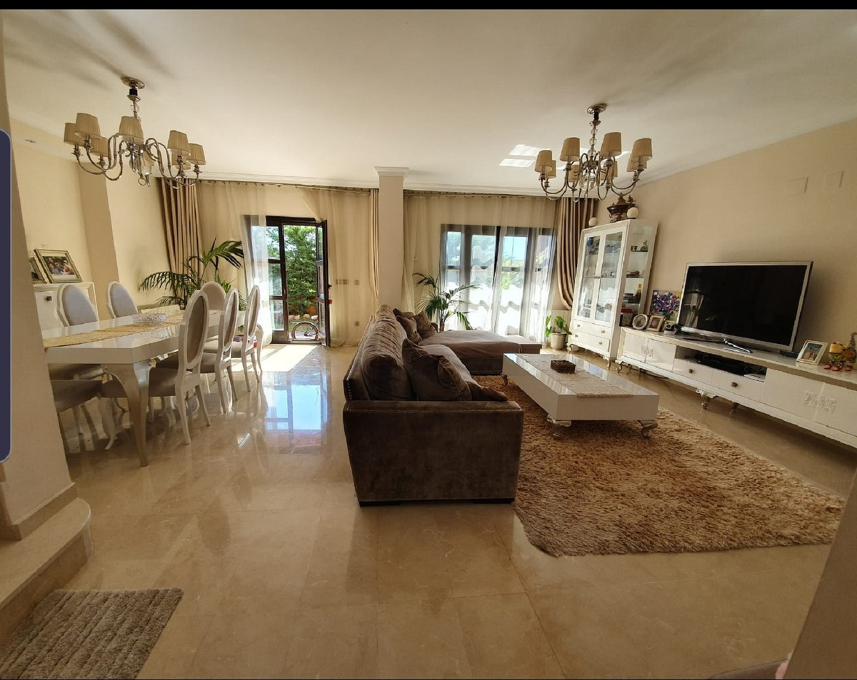 4 Bedroom Villa for Sale in San Pedro de Alcántara — 6