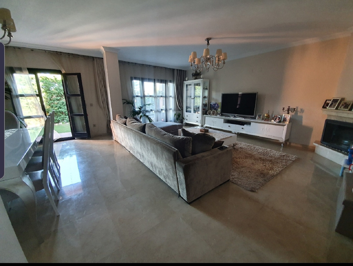 4 Bedroom Villa for Sale in San Pedro de Alcántara — 7
