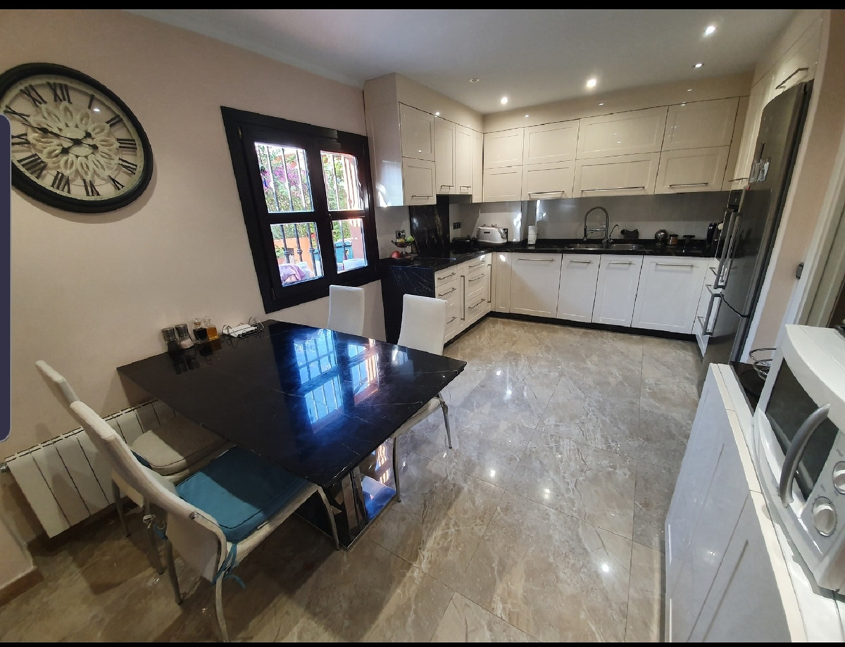 4 Bedroom Villa for Sale in San Pedro de Alcántara — 8
