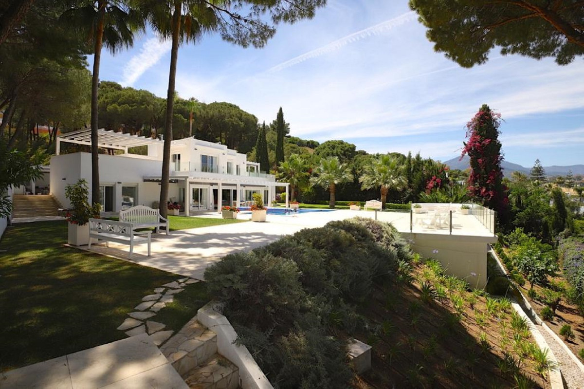 6 Bedroom Villa for Sale in Las Brisas