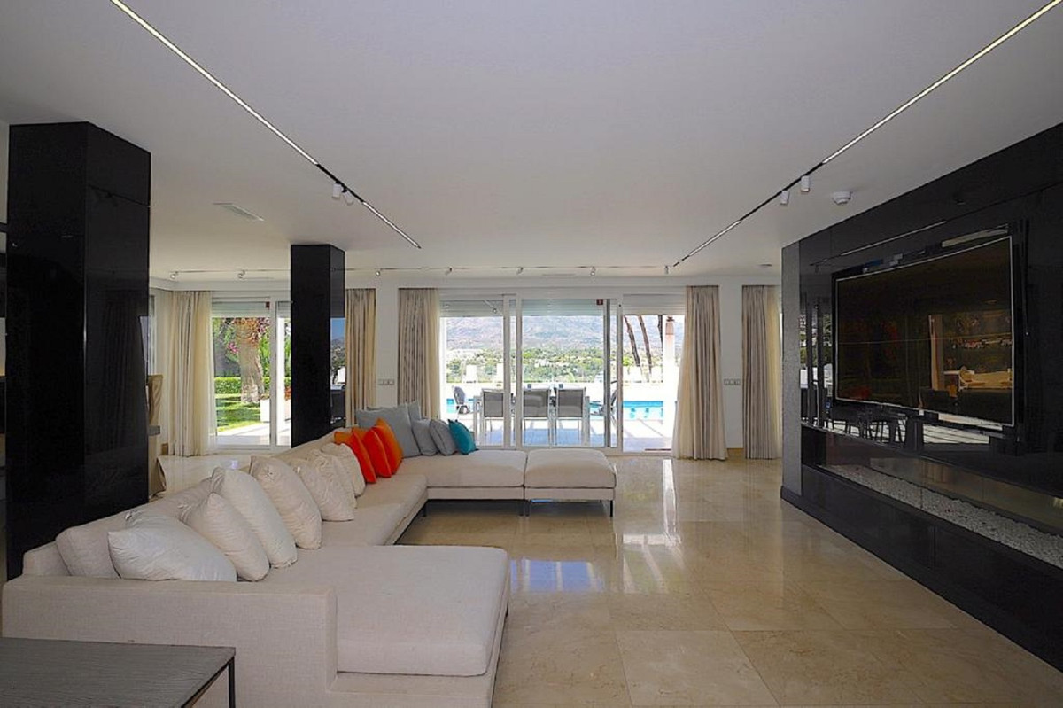 6 Dormitorios Villa en Venta en Las Brisas — 4