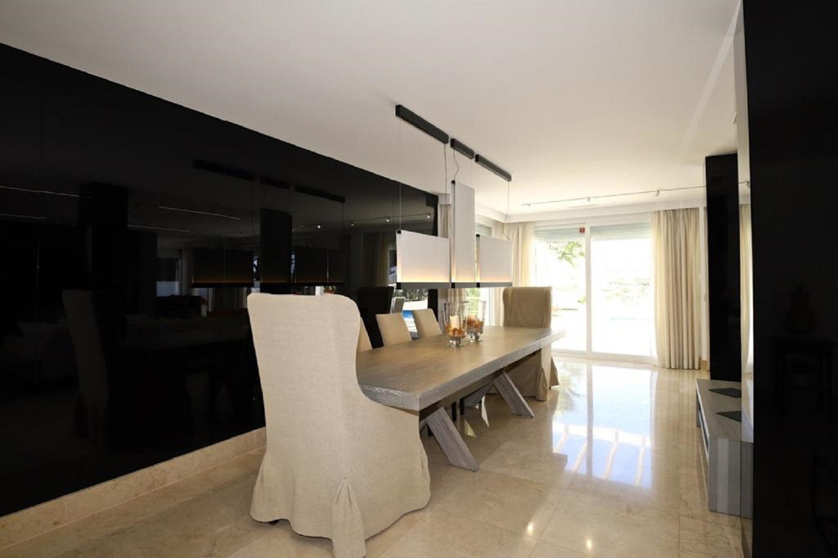 6 Dormitorios Villa en Venta en Las Brisas — 5