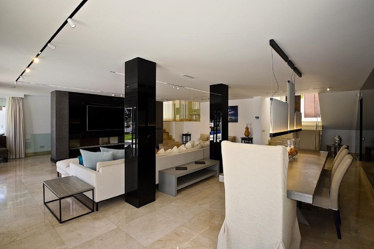 6 Dormitorios Villa en Venta en Las Brisas — 6
