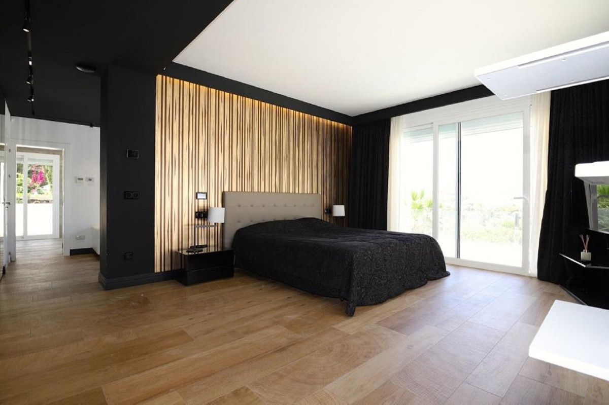 6 Dormitorios Villa en Venta en Las Brisas — 8