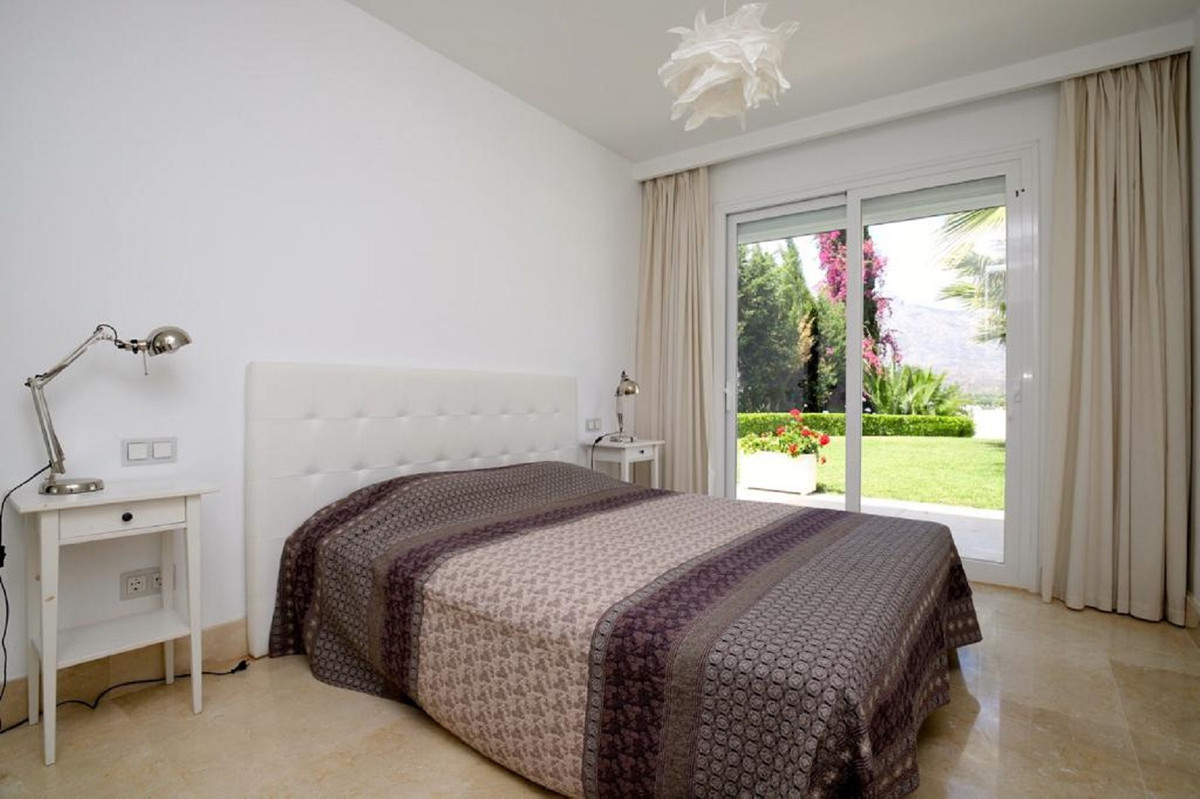 6 Dormitorios Villa en Venta en Las Brisas — 9