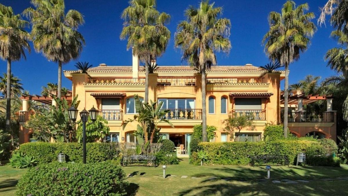 3 Bedroom Apartment for Sale in Puerto Banús — 3