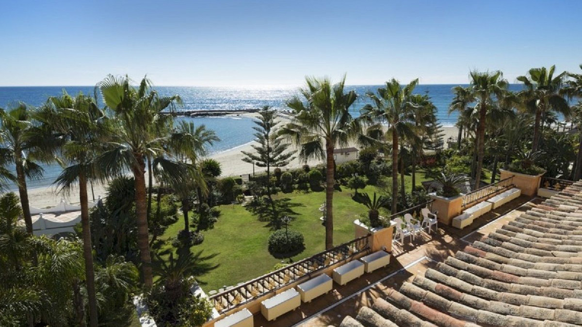 3 Bedroom Apartment for Sale in Puerto Banús — 6