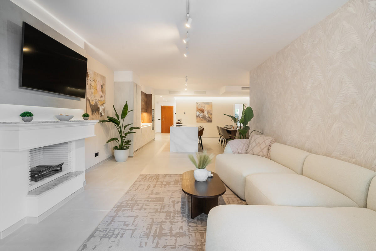 4 Bedroom Apartment for Sale in Nueva Andalucía — 7