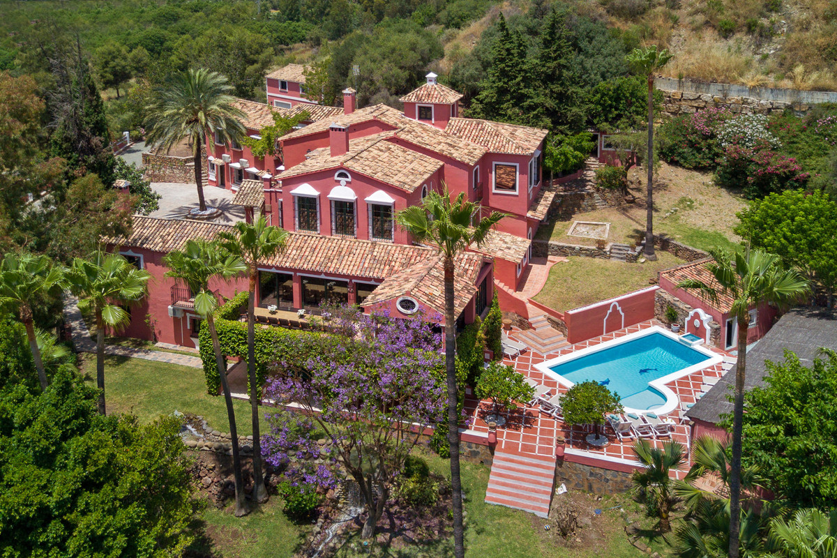 12 Bedroom Villa for Sale in Benahavís