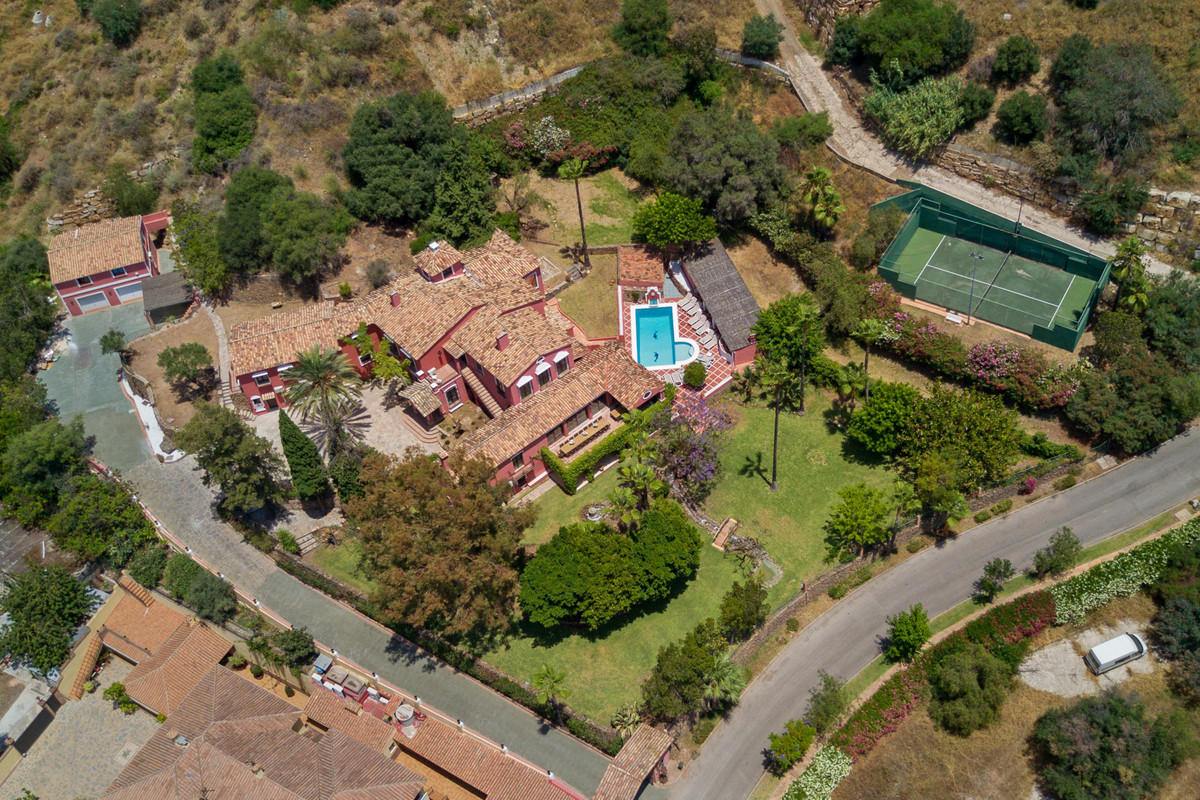 12 Bedroom Villa for Sale in Benahavís — 2