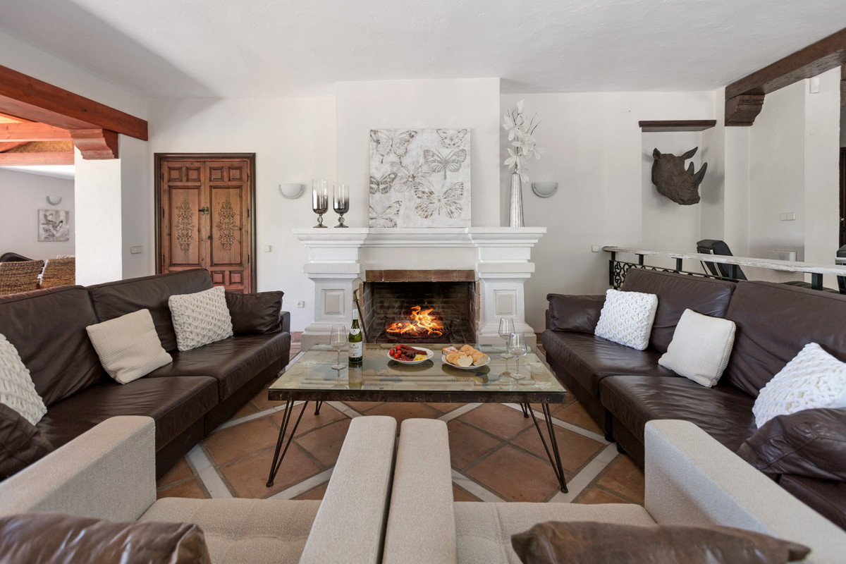 12 Bedroom Villa for Sale in Benahavís — 9