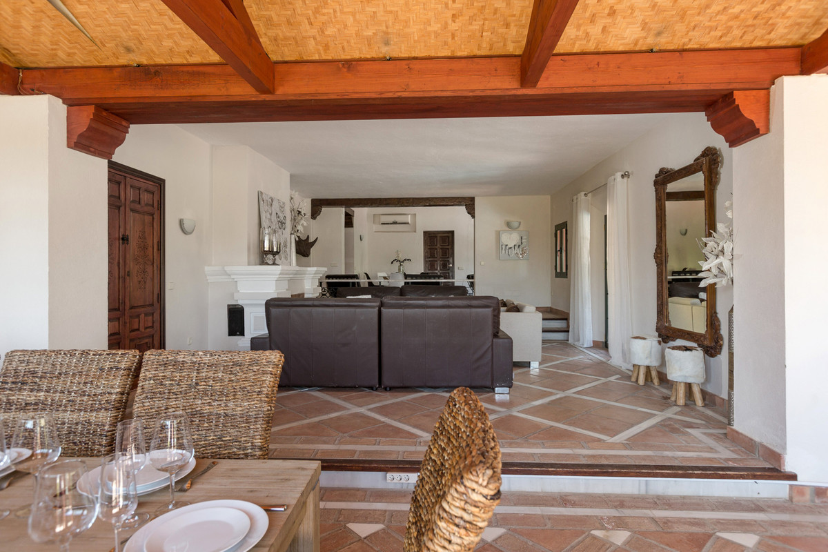 12 Bedroom Villa for Sale in Benahavís — view 10